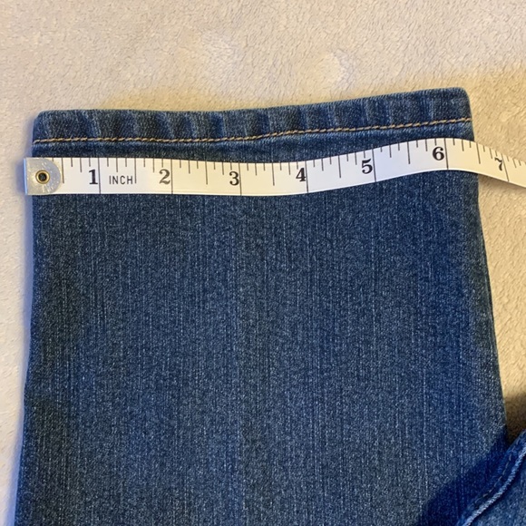 Torrid Regular Wash Tapered Jean 20T - Picture 8 of 9